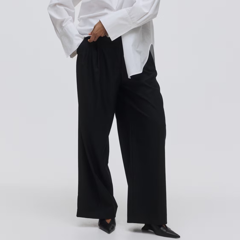 H&M wide leg black pants Polyester blend size L